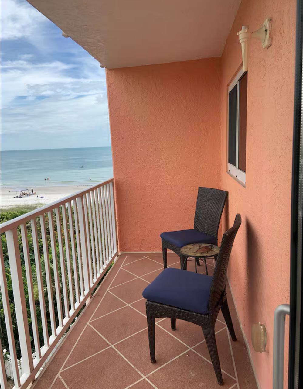 Unit 3307-2BR--Double Condo