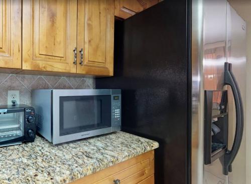 photo_5996906868418661405_y