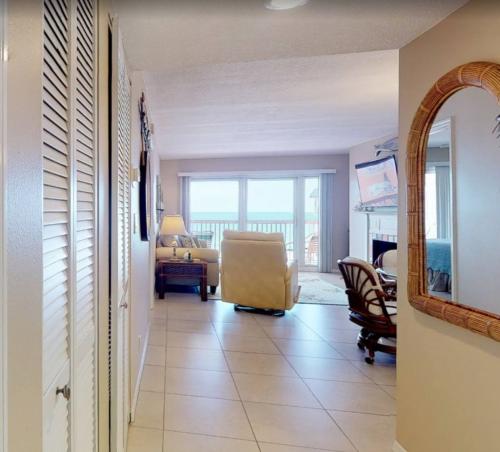 photo_5996906868418661414_y