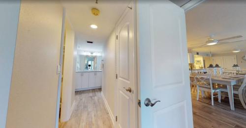 photo_5996906868418661478_y