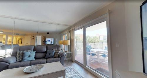 photo_5996906868418661481_y