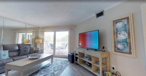 photo_5996906868418661482_y