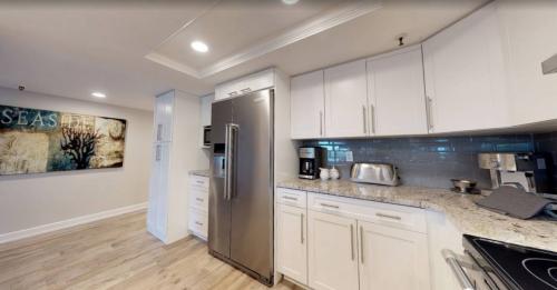 photo_5996906868418661485_y