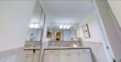 photo_5996906868418661490_y