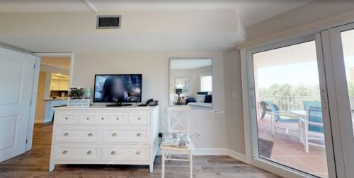 photo_5996906868418661494_y