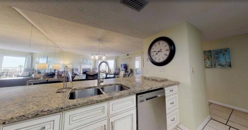 photo_5996906868418661560_y