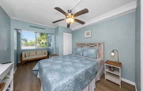 photo_5996906868418661614_y