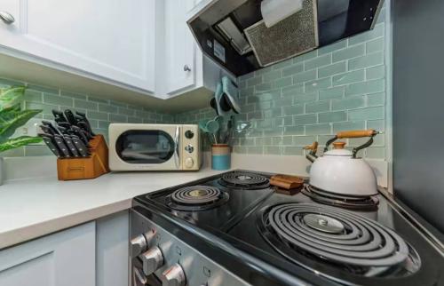 photo_5996906868418661619_y